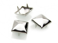 Ćwieki / piramidka / posrebrzane / 13x13x8mm / 50szt