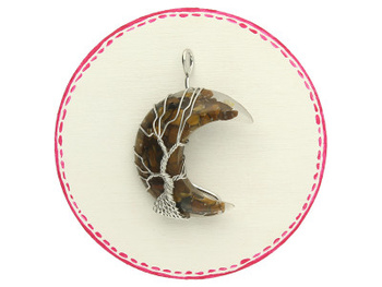 Tygrysie oko / księżyc / zawieszka w druciku / 47x33x14mm / 1szt