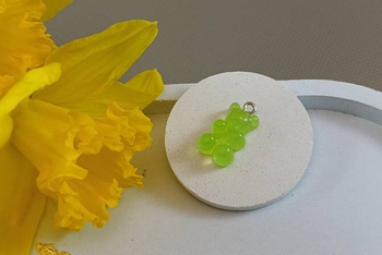 Miś / zawieszka / żywica / 10x21mm / otwór 2mm / limonkowy / 2szt