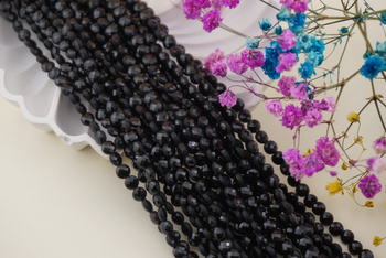 Czarny turmalin / pastylka fasetowana / 4mm / sznur / około 90szt