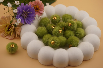 Pomponik / zawieszka / 15mm / oliwka / 1szt