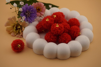 Pomponik baranek / zawieszka / 20mm / czerwony / 1szt