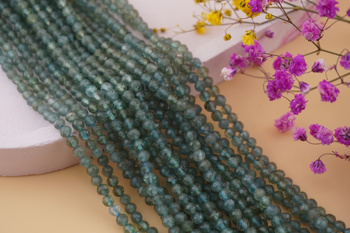 Kyanit / kula fasetowana / 4mm / sznur / około 84szt