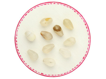 Agat biały / kropla fasetowana / 12x4mm / 2szt