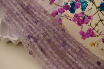 Kwarc syntetyczny fioletowy / pastylka fasetowana / 4mm / sznur / około 90szt