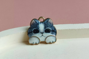 Słodki kot/ zawieszka /  16x14mm / metal / złoty, granatowy / 1szt