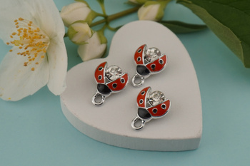 Biedronka czerwona / zawieszka / 11,5x15mm / metal / srebrny / 1szt