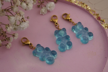 Miś niebieski przezroczysty / zawieszka / żywica / stal chirurgiczna / 5,8x16,2mm / złoty / 1szt