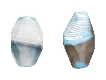 Agat / oliwka nieregularna, fasetowana, płaska / 25x13x8mm / biało-niebiesko-szary / 2szt