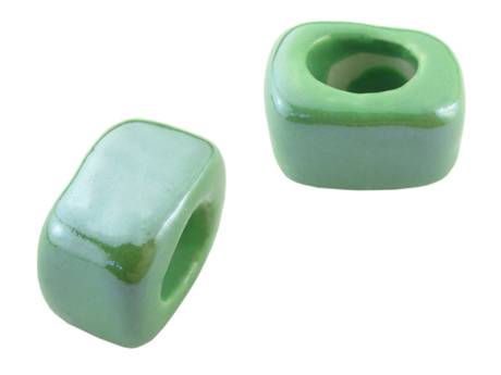 Koraliki ceramiczne / kostka / zielony / lustrzany / 11x19x15mm / otwór 10,5x7,5mm