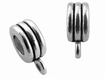 Oponka w paski, zawieszka ozdobna/ kolor srebrny / 13x9x5mm / otwór 1mm / 1 sztuka