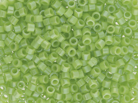TOHO™ / Treasure 11/0 Opaque Lustered / Sour Apple / 5g / ~960szt